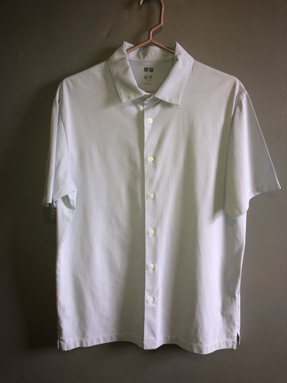 Uniqlo AIRism Men’s Medium Light Blue Polo Button Up